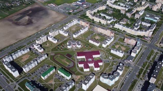 Высота города Солигорска и его прилежащая территория с большой высоты, лето смотреть онлайн