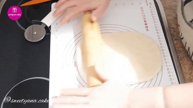 Круасаны с начинкой . Сосиски в тесте Salchichas enrolladas en masa de levadura смотреть онлайн