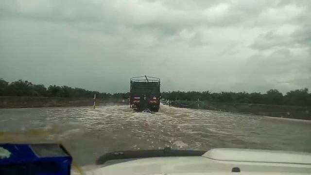 Toyota Hilux redah banjir | ECU BARU REMAP смотреть онлайн