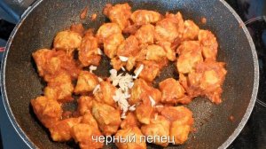 Курица-карри в сливочном соусе.  Hähnchencurry in Sahnesoße. Chicken curry in cream sauce.