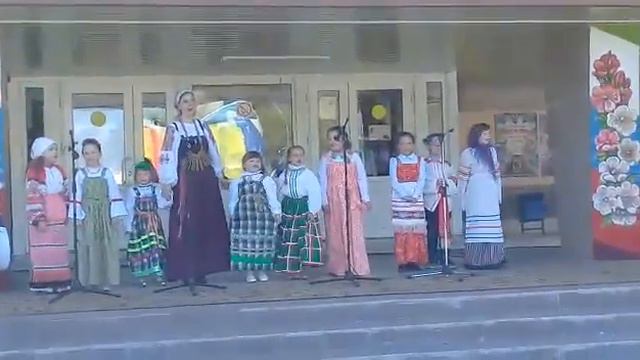 Детский фольклорный ансамбль "Звонница" г.Уварово - Пойду я на реченьку. смотреть онлайн