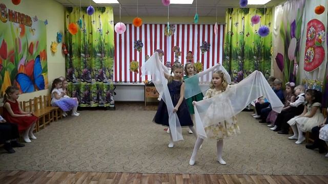 Танец с шарфами 