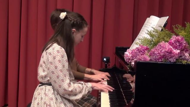 Весеннее поздравление. Игра на фортепиано. Шульгина Софья смотреть онлайн