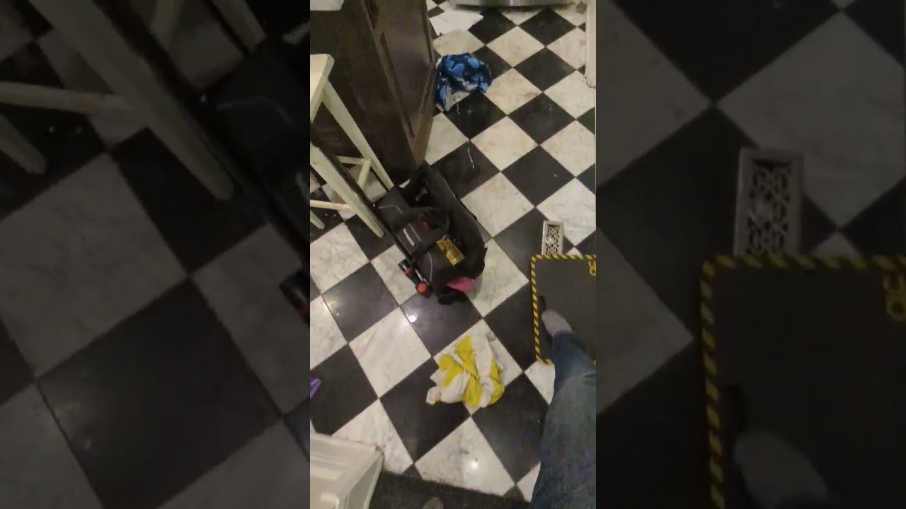 Не дом, а бомжатник смотреть онлайн