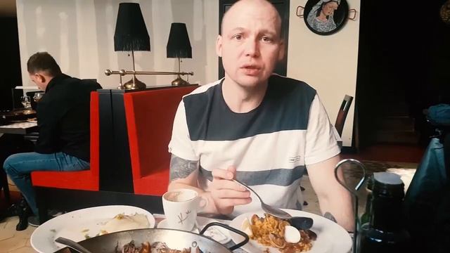 Испания . Паэлья и достопримечательности Барселоны. Тибидабо , Парк Гуэль , Саграда-Фамилия смотреть онлайн