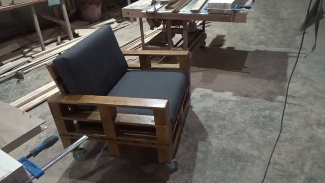 Кресло из поддонов смотреть онлайн