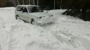 Нива на каме и-511 по тяжелому снегу.