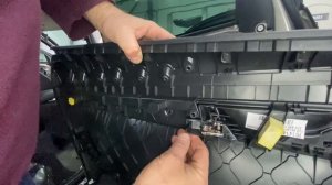 Как снять обшивки дверей Skoda Karoq / How to remove door trim Skoda Karoq
