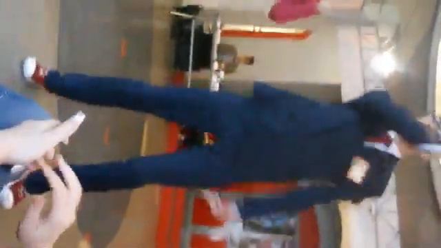 Доктор Кто танцует смотреть онлайн