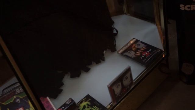 MASSIVE HORROR COLLECTION TOUR: Masks, Screen used props, posters, and more! смотреть онлайн