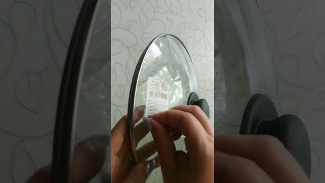 Простой способ, как удалить наклейку со стекла или посуды за 33 секунды. Лайфхаки для дома смотреть онлайн