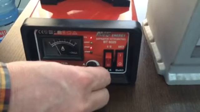 Как зарядить автомобильный аккумулятор смотреть онлайн