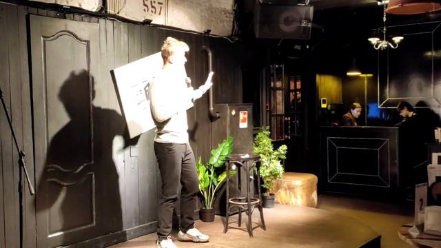 Пришлось шутить на открытом микрофоне про Бога смотреть онлайн