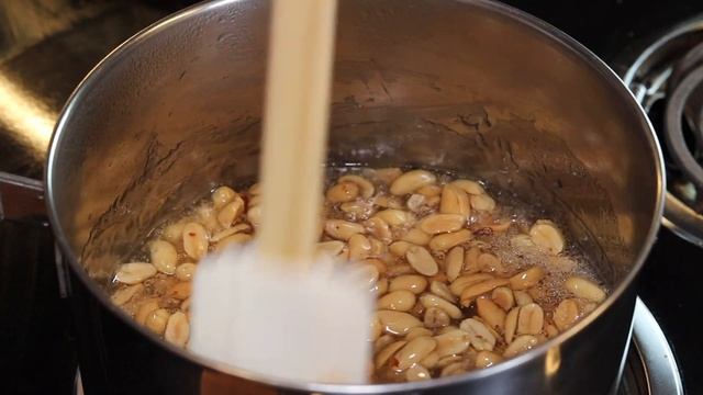 Dark Chocolate Peanut Brittle смотреть онлайн