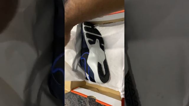 Unboxing NIKE Legend Essential 2 Training & Gym (Black) & comparing with stealth black shoes. смотреть онлайн
