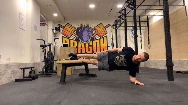 Боковая планка с ногами на возвышении смотреть онлайн