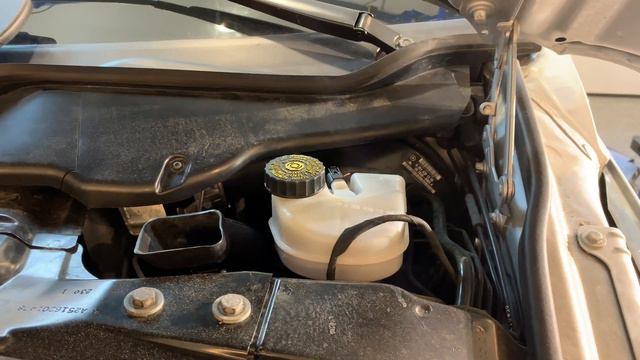 Mercedes ML GL R-Class Front Brake Pad Rotors Change How-To Guide смотреть онлайн