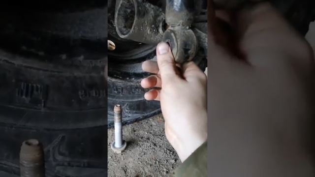 Стук в задней подвеске Рено Логан. смотреть онлайн