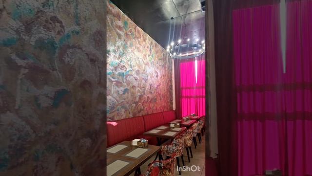 Ну что, дорогая, шиканём? Нам две порции свежевыжатого морковного сока урожая 2021 года☝️ смотреть онлайн