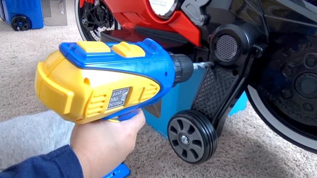 Huge Surprise Toy: Motorcycle Sport Bike Power Wheel Ride-on Test Drive at Park Playground смотреть онлайн