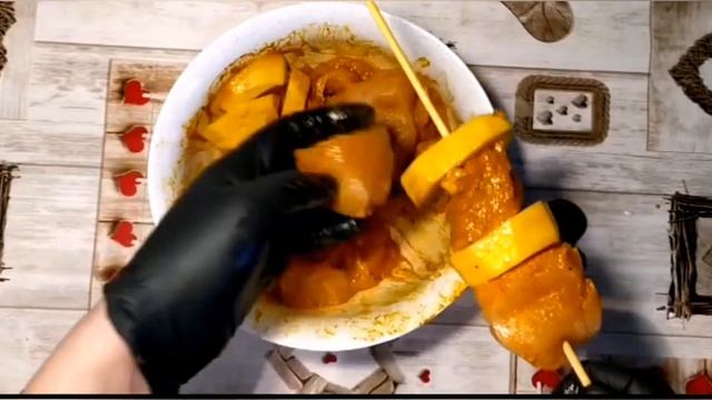 Вкуснейшие куриные шашлычки в духовке. смотреть онлайн
