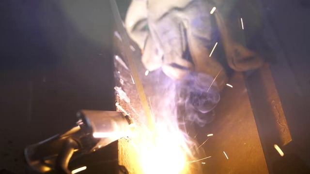 КУЗНЕЧНЫЙ ГОРН своими руками/ Blacksmithing simple DIY forge смотреть онлайн