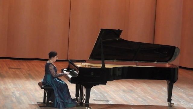 Бах: Хроматическая фантазия и фуга ре минор - исполняет Мария Гамбарян смотреть онлайн