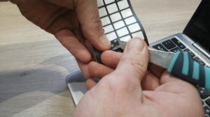 как приклеить наклейки с русскими буквами на клавиатуру