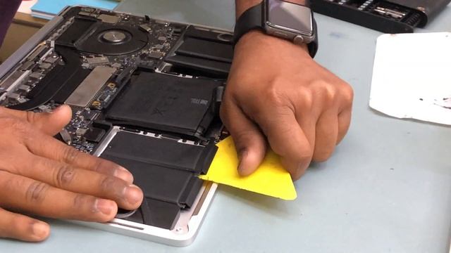 HOW TO REPLACE MACBOOK PRO A1706 BATTERY