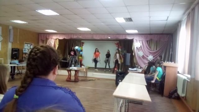 Маленький кусочек из нашего танца когда мы танцевали в школе смотреть онлайн
