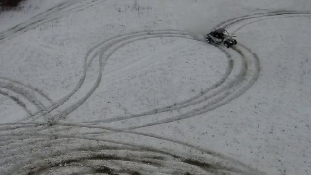 Багги Arctic Cat Wildcat по снежному полю смотреть онлайн