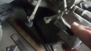 W124. Замена передней шаровой своими руками.