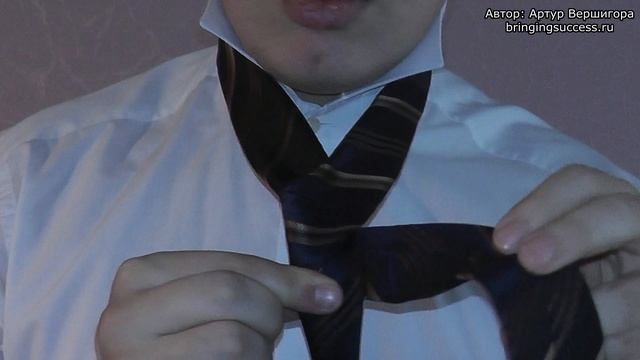 Как легко завязать галстук – Простой узел смотреть онлайн