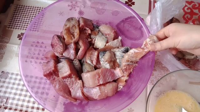 Балық қуыру әдісі.Балык куыру жолдары.Муж жарить рыбу.Как правильно жарить рыбу. смотреть онлайн