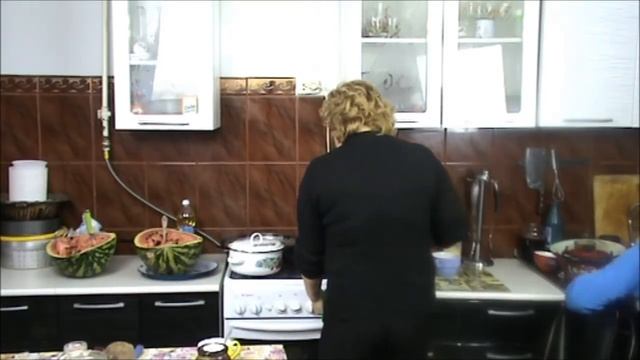Замочная сважина ЖИЗНЬ НА КУХНЕ изнутри. смотреть онлайн