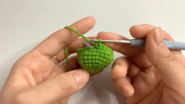 Crochet Frog Keychain ?| Frog Amigurumi Tutorial | Móc Móc Khoá Ếch | Xuxu Crochet смотреть онлайн