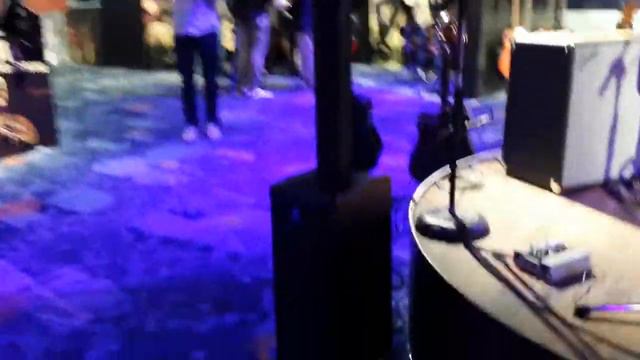 Fender expo system at #NAMM2014: By John Young of the Disc Jockey News смотреть онлайн