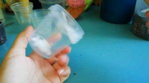 Как сделать аккуратные дырочки в пластиковых горшочках