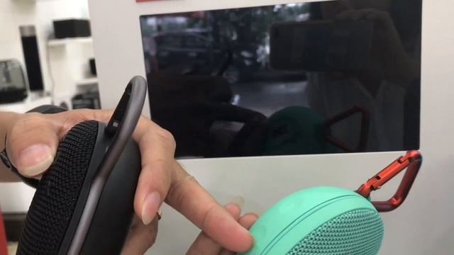 Trải nghiệm, so sánh loa JBL Clip 3, trên tay loa jbl nhỏ nhưng có võ смотреть онлайн
