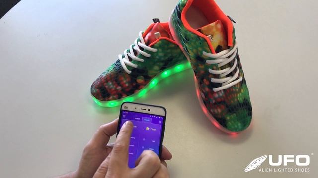 Светящаяся обувь UFO. Управление через bluetooth со смартфона! смотреть онлайн