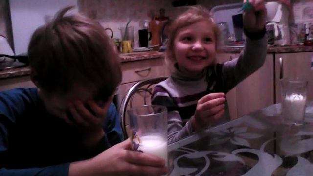Пьём кислое молоко смотреть онлайн