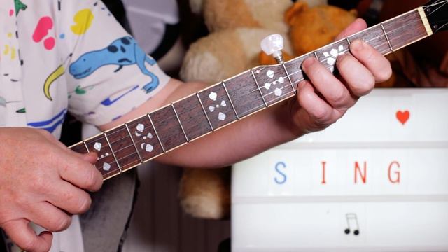'Sing' Travis Guitar, Banjo & Bass Lesson смотреть онлайн