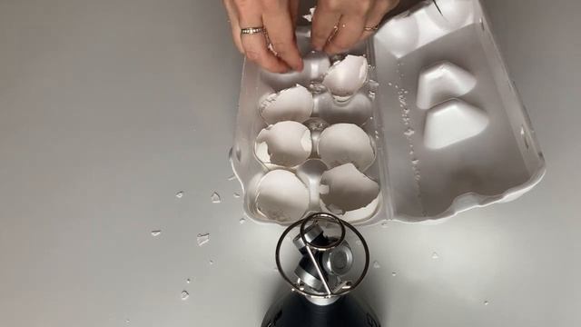 АСМР.Треск яичной скорлупы.Пластмассовый контейнер.A plastic egg container.Breaking the eggshell смотреть онлайн