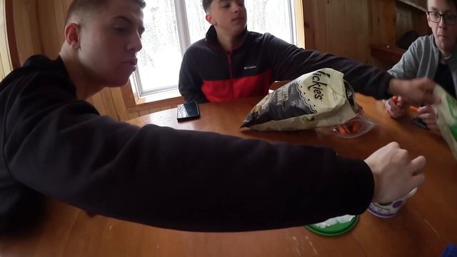 Inoxtag reveille Doc avec une pelle rempli de neige... #3 смотреть онлайн