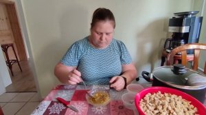 Домашние сухарики в духовке с чесноком и приправами.