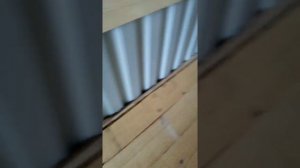 деревянный пол из 150×25 дюймовки на складе(в сарае)