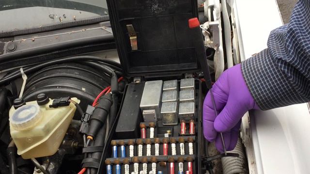 Fuses and tips how to troubleshoot fuse issues on Mercedes Benz W123 W126 смотреть онлайн