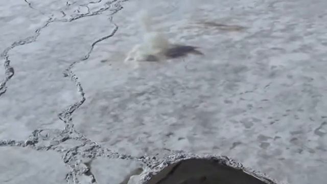 Разрушение льда с вертолета смотреть онлайн