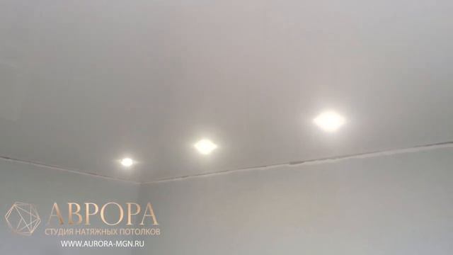 Натяжные потолки в квартире. Видеоотзыв смотреть онлайн