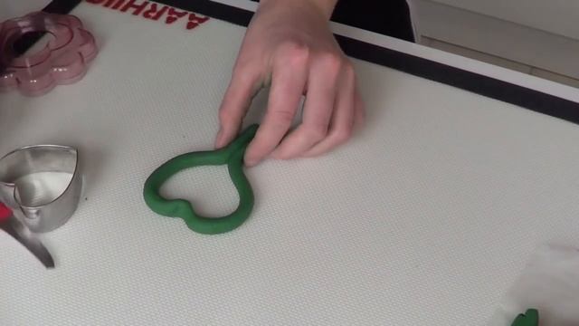 Sølvbryllupskage med lakrids og brombær смотреть онлайн